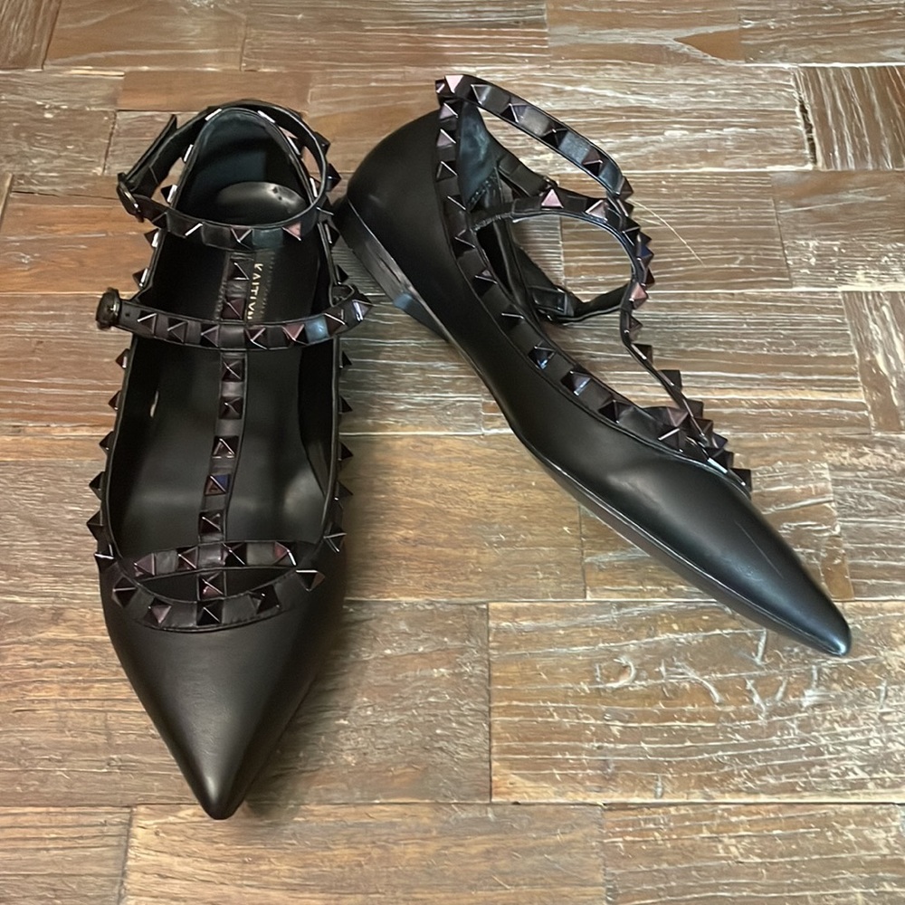 Kaitlyn Pan Rockstud Leather Flats🖤